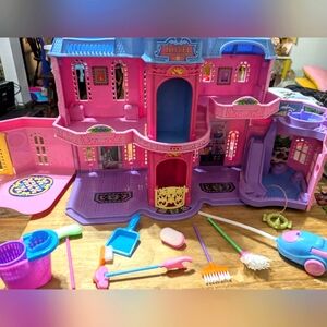 Vintage 2001 Fisher Price Loving Family Sweet Streets Hotel Folding Dollhouse